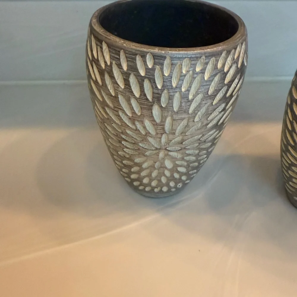 Elegant Gray and White Home Accent Tumbler & Toothbrush Holder by Cynthia Rowley